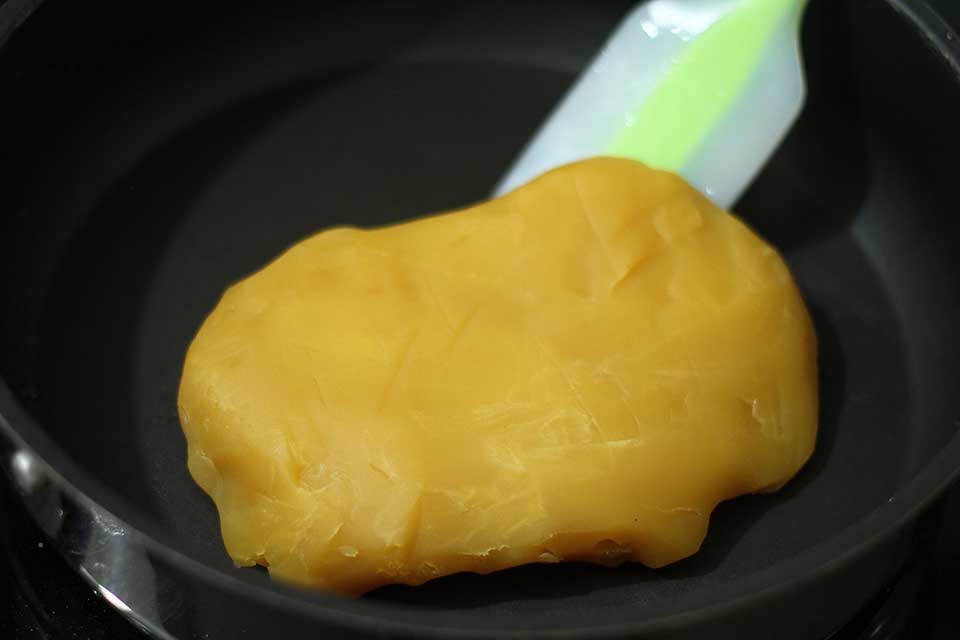 Bánh dẻo nhân đậu xanh trứng muối - 05
