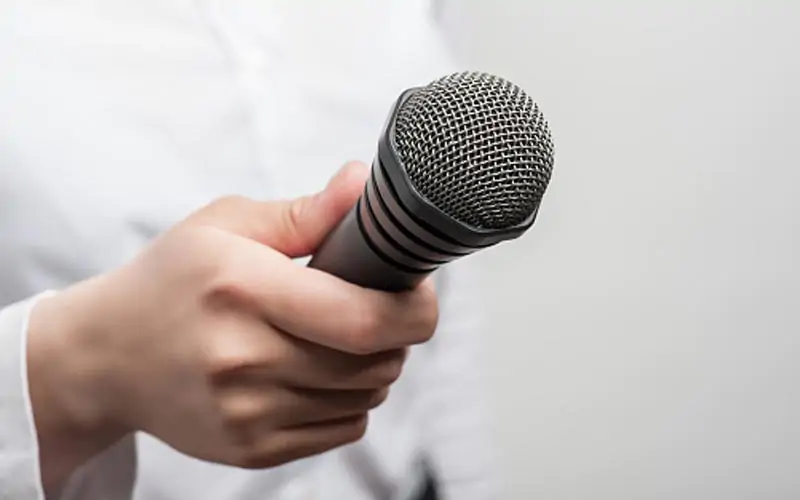 cam mic sai cach