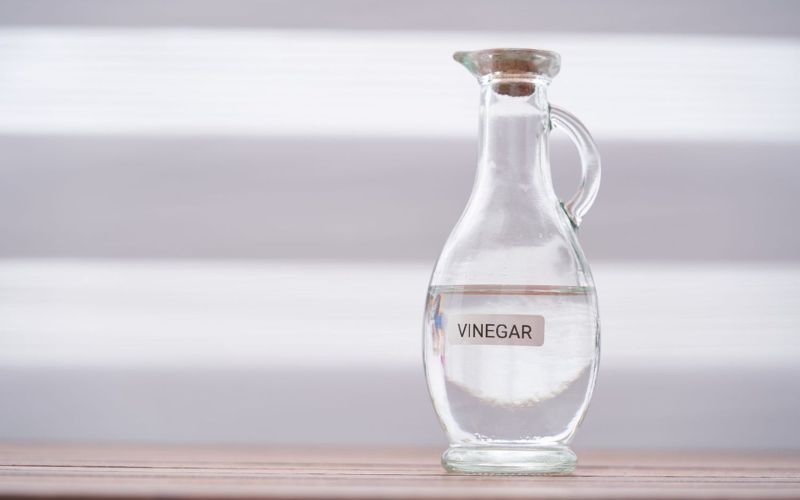 Khử mùi tủ lạnh lâu ngày không dùng bằng giấm