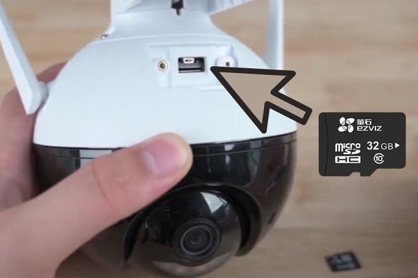 cách lắp thẻ nhớ vào camera Ezviz 4