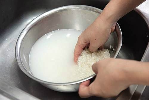 Cách nấu cơm gà Hội An bằng nồi cơm điện hình 8
