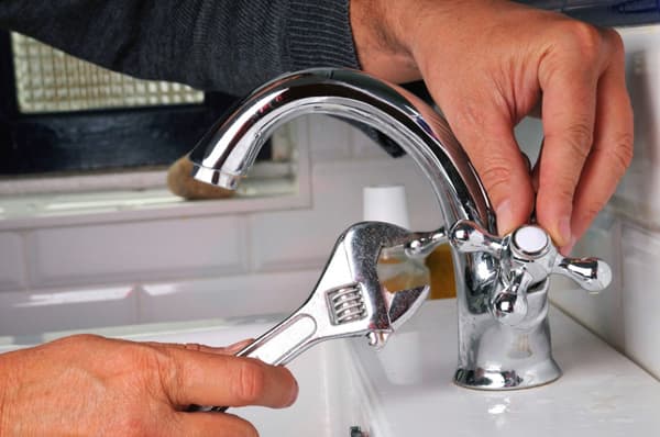 Cách tháo lắp vòi nước bồn rửa mặt 1