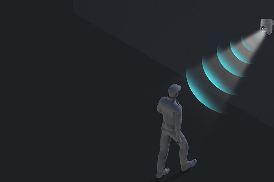 Ezviz H8C tích hợp còi báo và đèn chiếu sáng