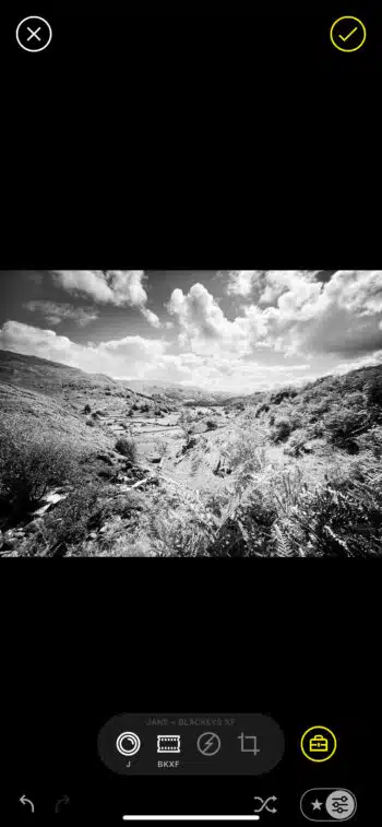 ung dung chup anh trang den tren iphone