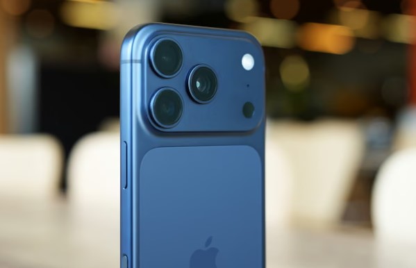 Ưu điểm khi mua iPhone 17 Pro cũ năm 2026 - thiết kế Titan cao cấp