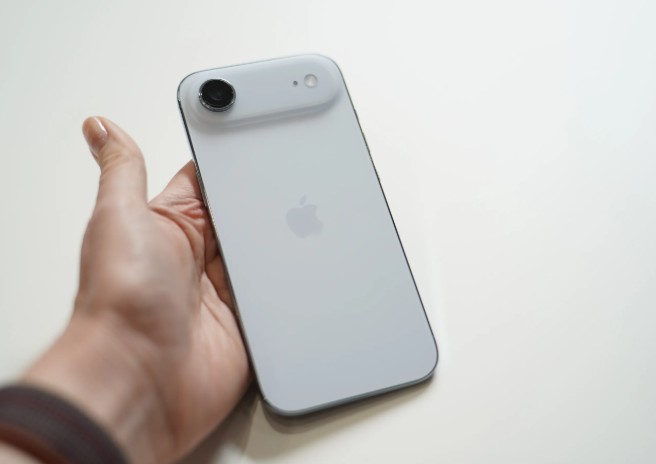 Có nên mua iPhone Air cũ không 6