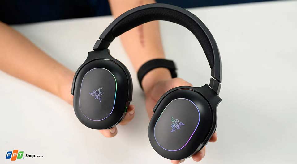 Đánh giá Razer Barracuda X Chroma - 06