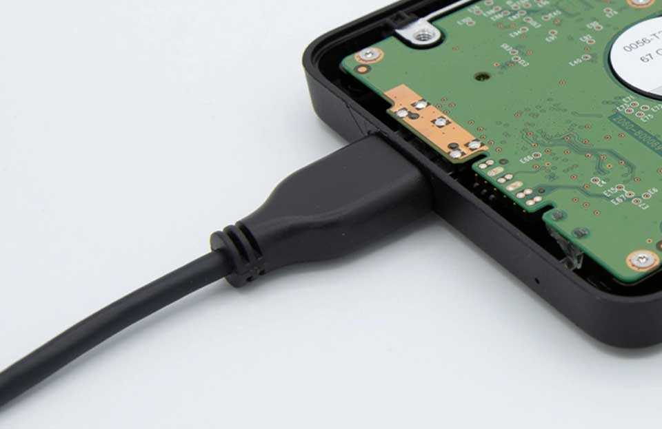Kiểm tra cáp, cổng USB và nguồn cấp điện