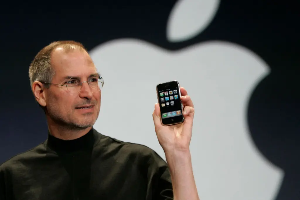 iPhone đầu tiên lần đầu được Steve Jobs giới thiệu
