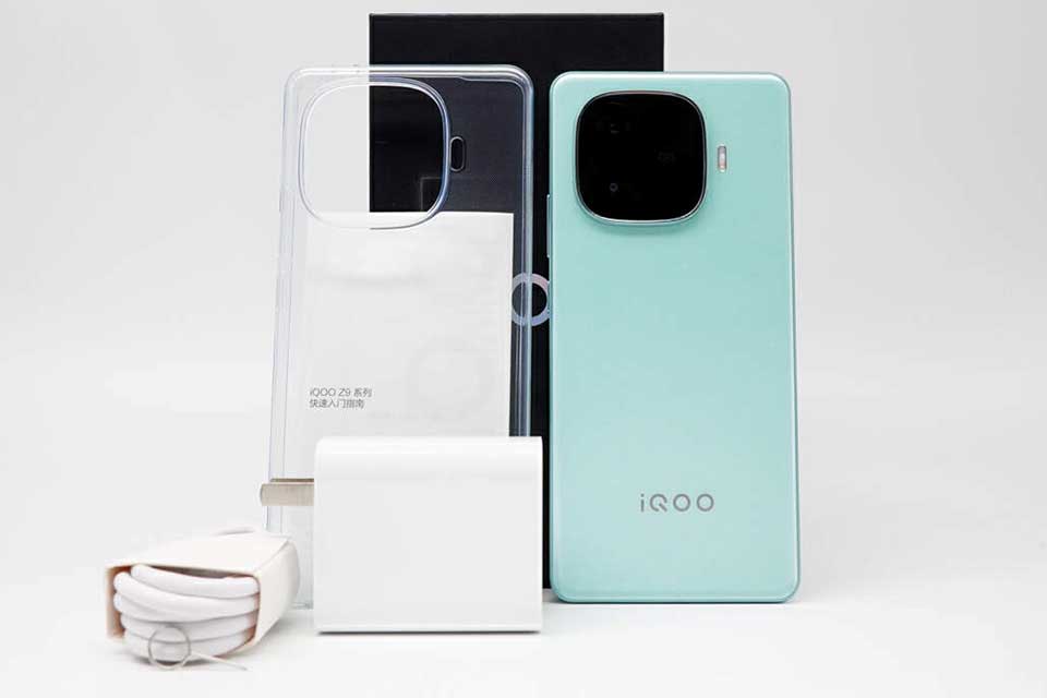 iQOO Z9 Turbo - 02