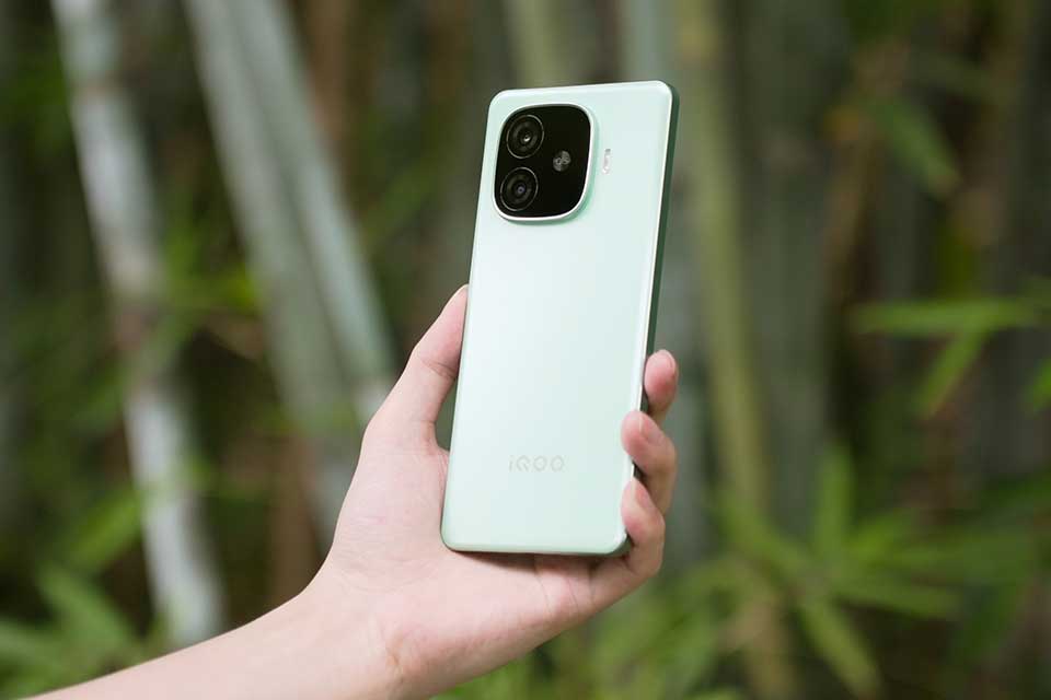 iQOO Z9 Turbo - 03