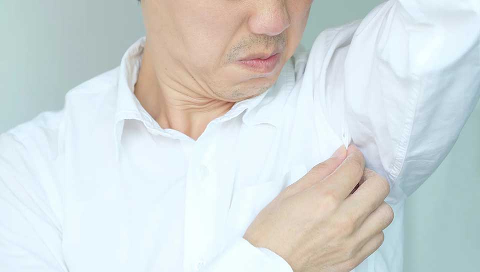 Cách khử mùi mồ hôi trên quần áo - 02