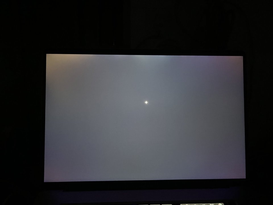 Màn hình macbook bị hở sáng (ảnh 1)