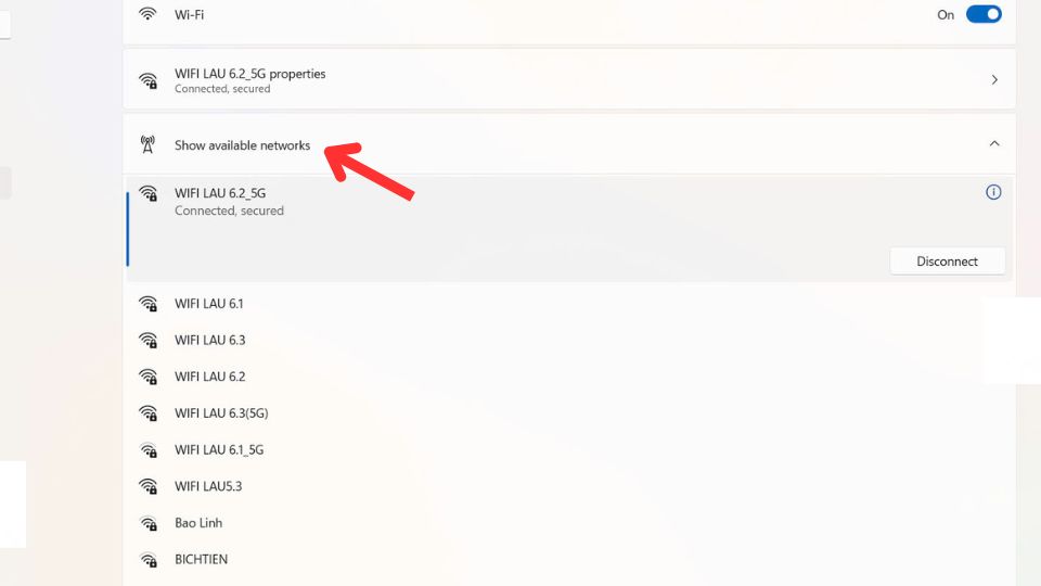 Trong phần Wi-Fi, nhấn vào Hiển thị các mạng khả dụng (Show available networks) để xem danh sách các mạng Wi-Fi xung quanh.