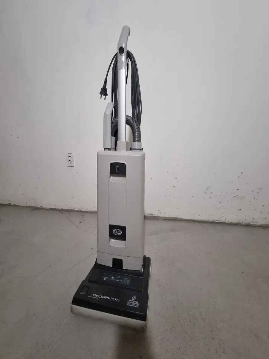m&aacute;y h&uacute;t bụi Sebo h&igrave;nh 4