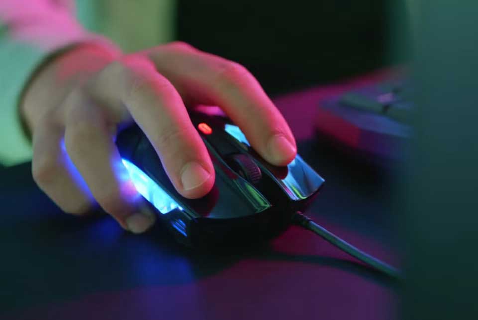 Nên mua chuột gaming có dây hay không dây - 07