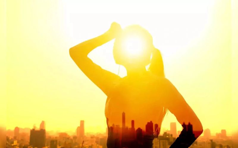 Tránh tiếp xúc trực tiếp với ánh nắng mặt trời quá lâu