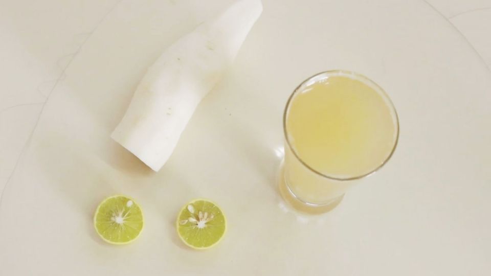 Nước ép củ cải trắng, chanh và mật ong