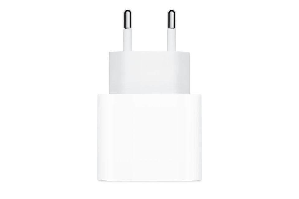 sac-20w-usb-c-power-adapter-2025-2.jpg
