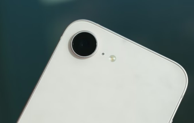 So sánh iPhone 17e và iPhone 17 - hình 7