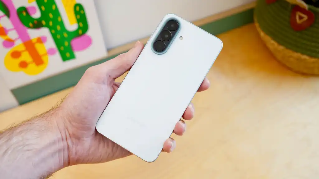 So sánh S26 FE và S24 Ultra - hình 1