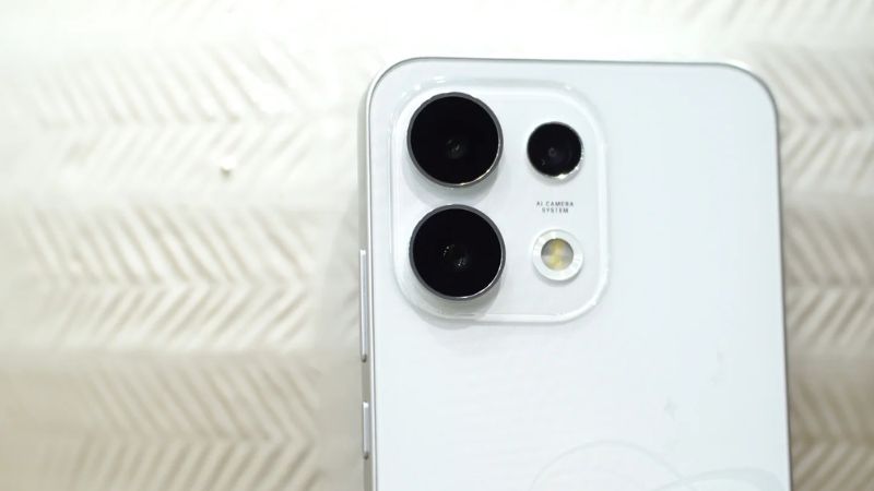 So sánh Samsung Galaxy S26 FE với OPPO Reno16 F về camera