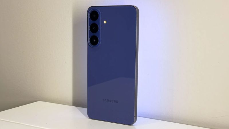 So sánh Samsung Galaxy S26 FE vs S24 FE về thiết kế