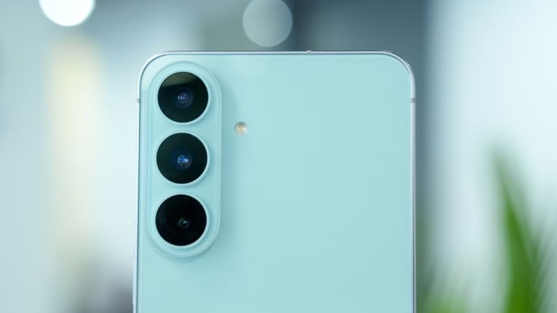So sánh Samsung Galaxy S26 FE vs Xiaomi 15T Pro về camera