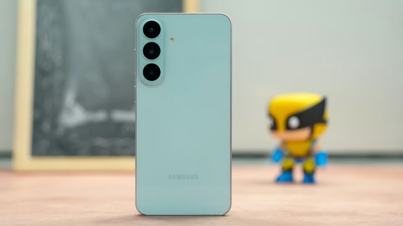 Nên mua Samsung Galaxy S26 FE hay Xiaomi 17T