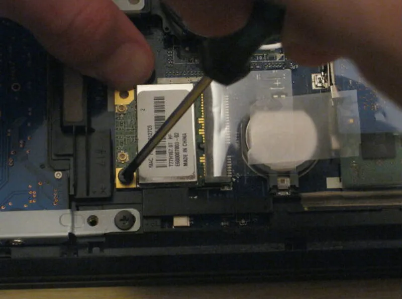 thay-card-wifi-laptop-6.jpg