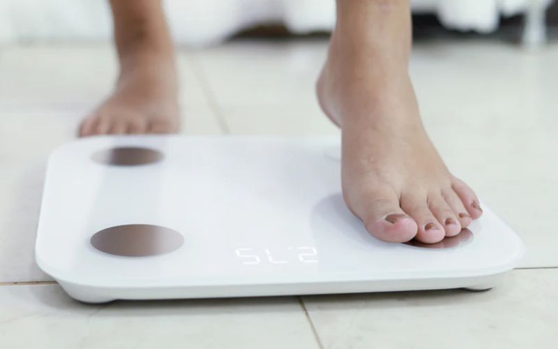 Thiết bị chăm sóc sức khỏe cho người già - Cân điện tử