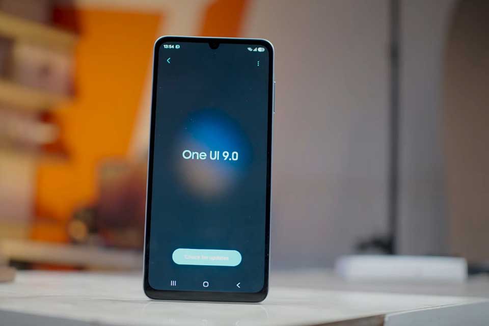 Trên tay Galaxy A08 - 01