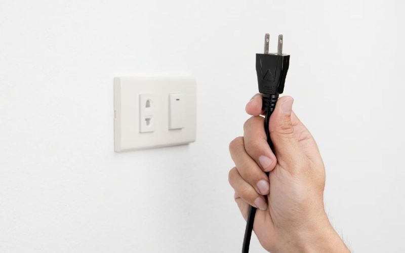 Dây điện hoặc phích cắm gặp sự cố khiến tủ lạnh Samsung không vào điện
