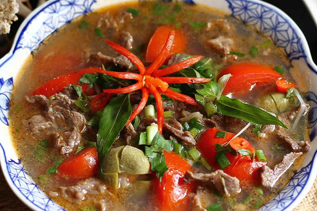 Vào bếp làm canh thịt bò rau răm ngon tuyệt, dễ thực hiện