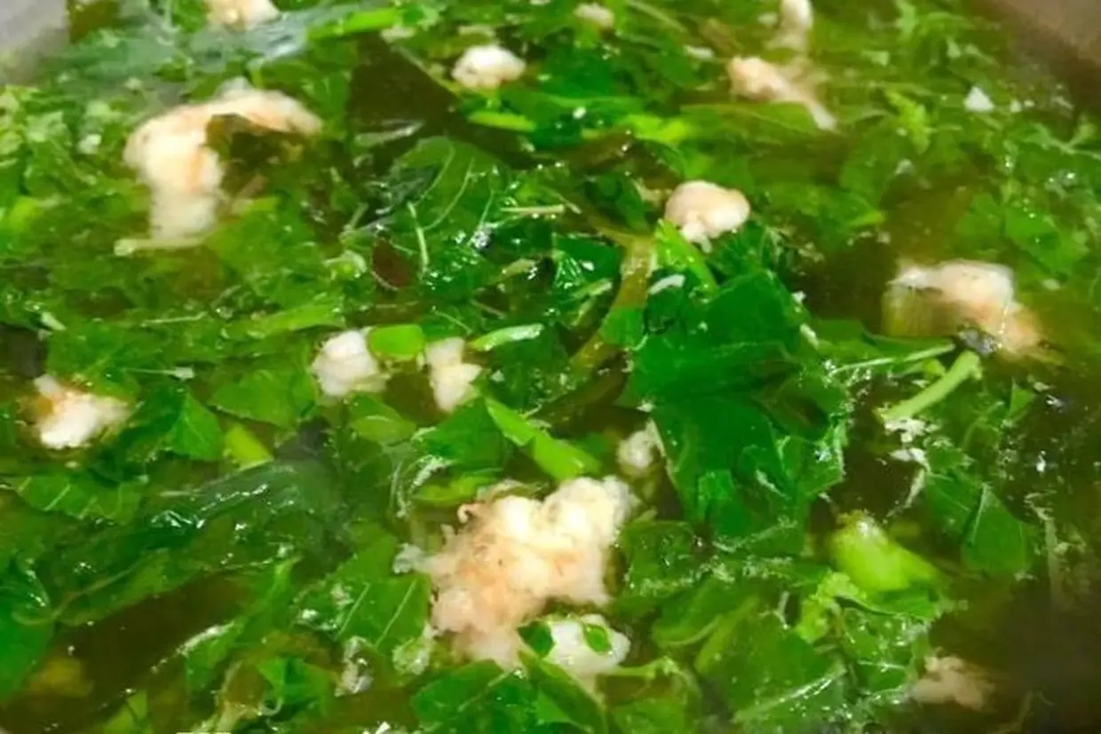 Cách làm canh rau tập tàng nấu tôm thịt thanh mát, bổ dưỡng cho bữa cơm ...