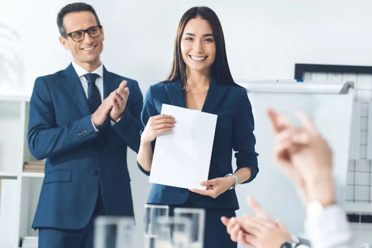 Compensation là gì? Các hình thức đãi ngộ và chiến lược hiệu quả