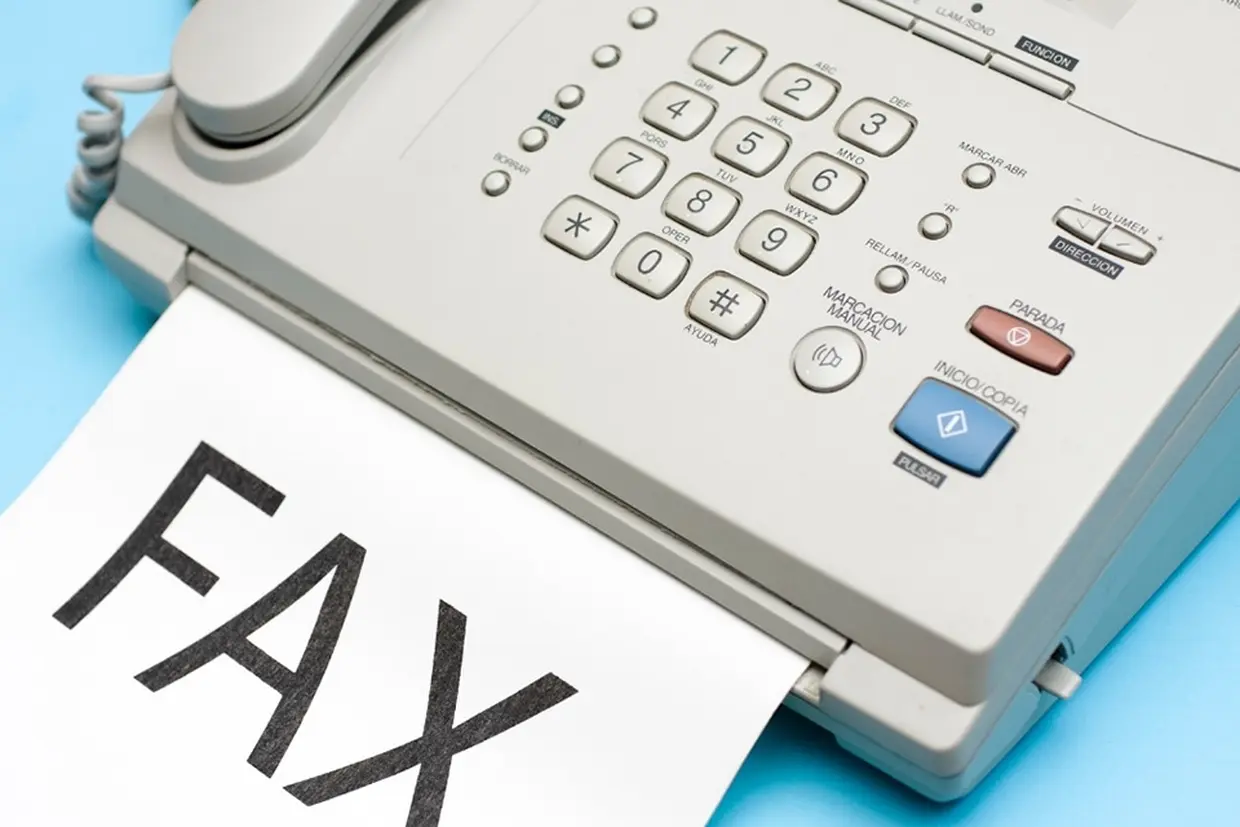 Máy fax là gì? Vai trò và ứng dụng trong văn phòng hiện nay