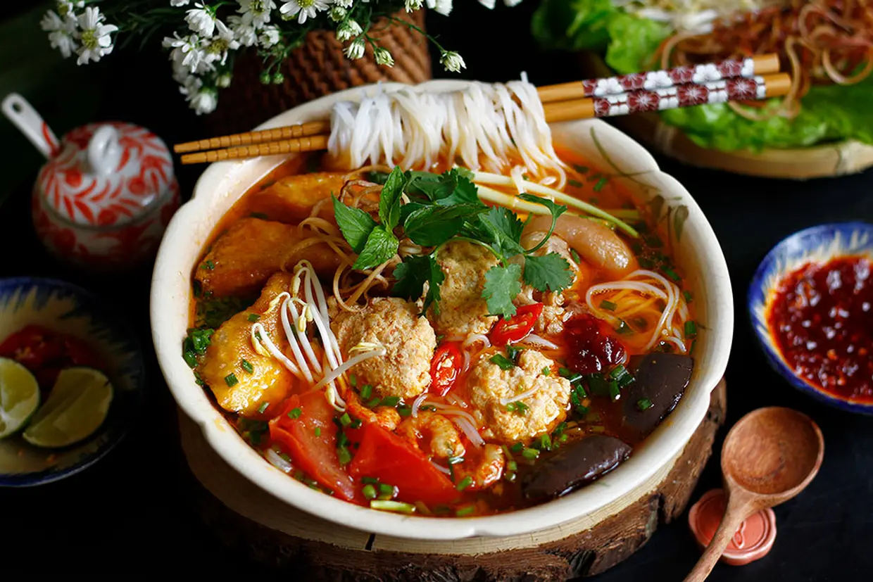 Tất tần tật những loại rau ăn bún riêu bạn không thể bỏ qua