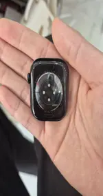 Đồng hồ Apple Watch Series 11 GPS 42mm Viền nhôm Đen bóng Dây cao su Đen - S/M MEQT4SA/A