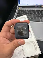 Đồng hồ Apple Watch SE 3 GPS 44mm Viền nhôm Đen Dây cao su Đen - M/L MEHQ4SA/A
