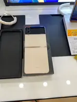 Điện Thoại Di Động Samsung Galaxy Z Flip4 5G 128GB Demo Vàng - F721