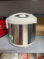 Nồi cơm nắp gài Kangaroo 1.2 lít KG822
