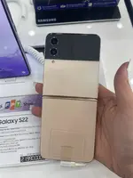 Điện Thoại Di Động Samsung Galaxy Z Flip4 5G 128GB Demo Vàng - F721