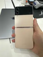 Điện Thoại Di Động Samsung Galaxy Z Flip4 5G 128GB Demo Vàng - F721