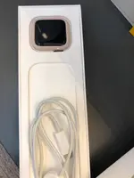 Đồng hồ thông minh Apple Watch SE 2 40mm GPS viền nhôm vàng dây cao su MNJP3VN/A