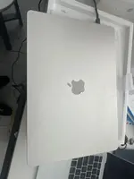 Máy tính Macbook Air 15 M3 2024 8CPU/10GPU/16GB/256GB Vàng MC9F4SA/A