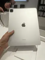 Máy tính bảng iPad Pro 12.9 2022 M2 WiFi 128GB Bạc MNXQ3ZA/A