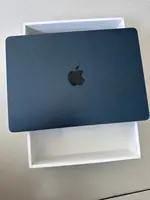 Máy tính xách tay Macbook Air M2 13 2022 8CPU 8GPU/8GB/256GB Xanh đen MLY33SA/A