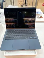 Máy tính xách tay Macbook Air M2 13 2022 8CPU 8GPU/8GB/256GB Xanh đen MLY33SA/A