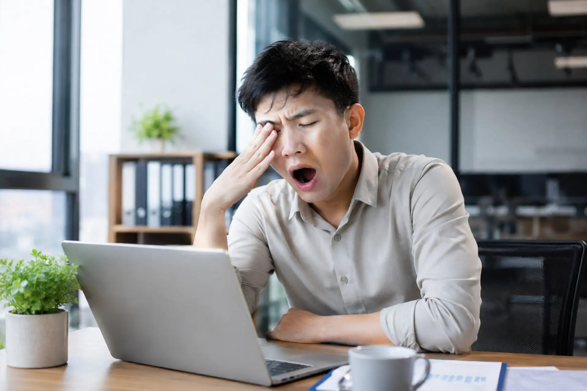 Cách hết buồn ngủ nhanh chóng và tỉnh táo hơn khi làm việc